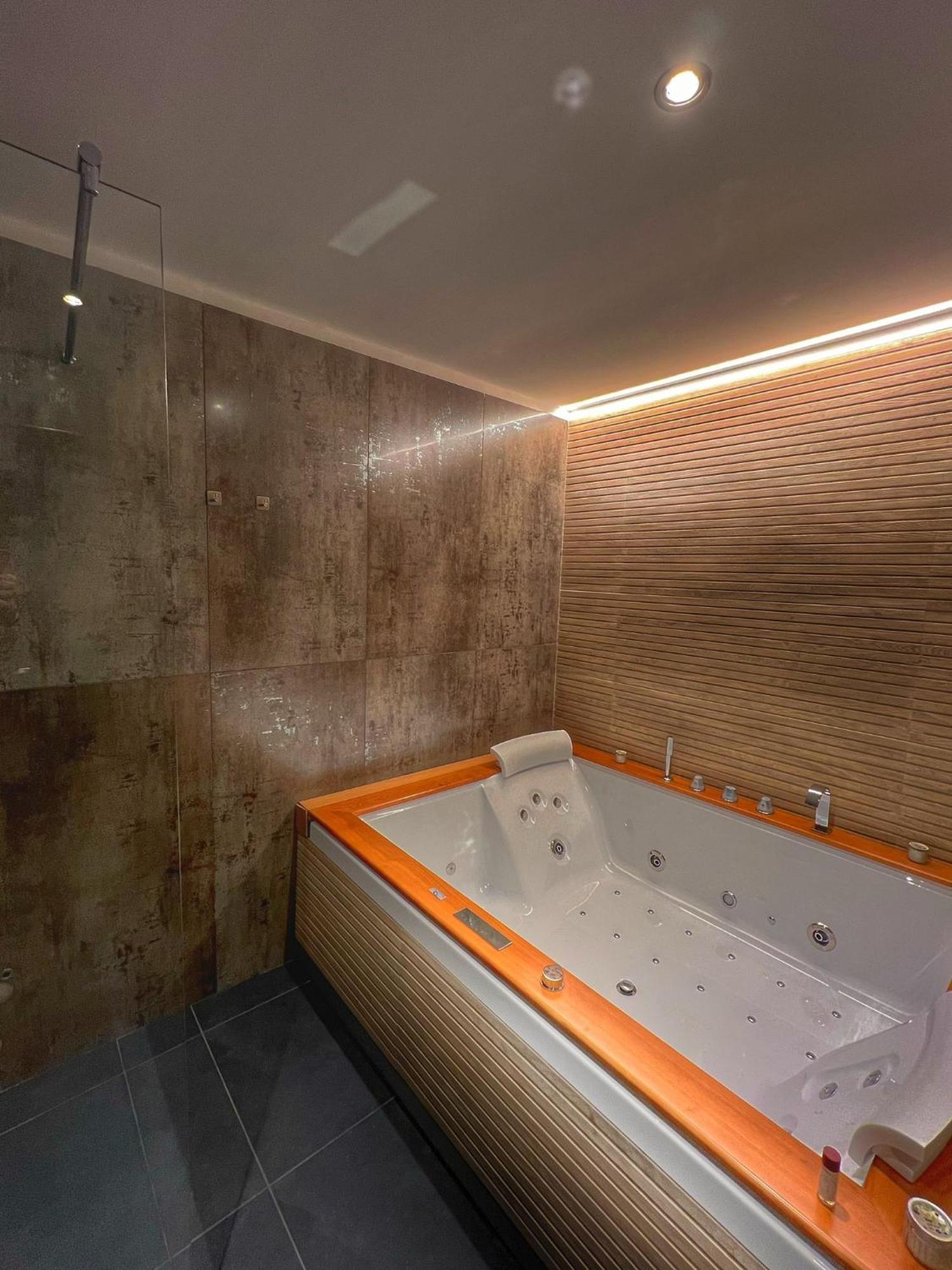Amay City Suite Бари Экстерьер фото