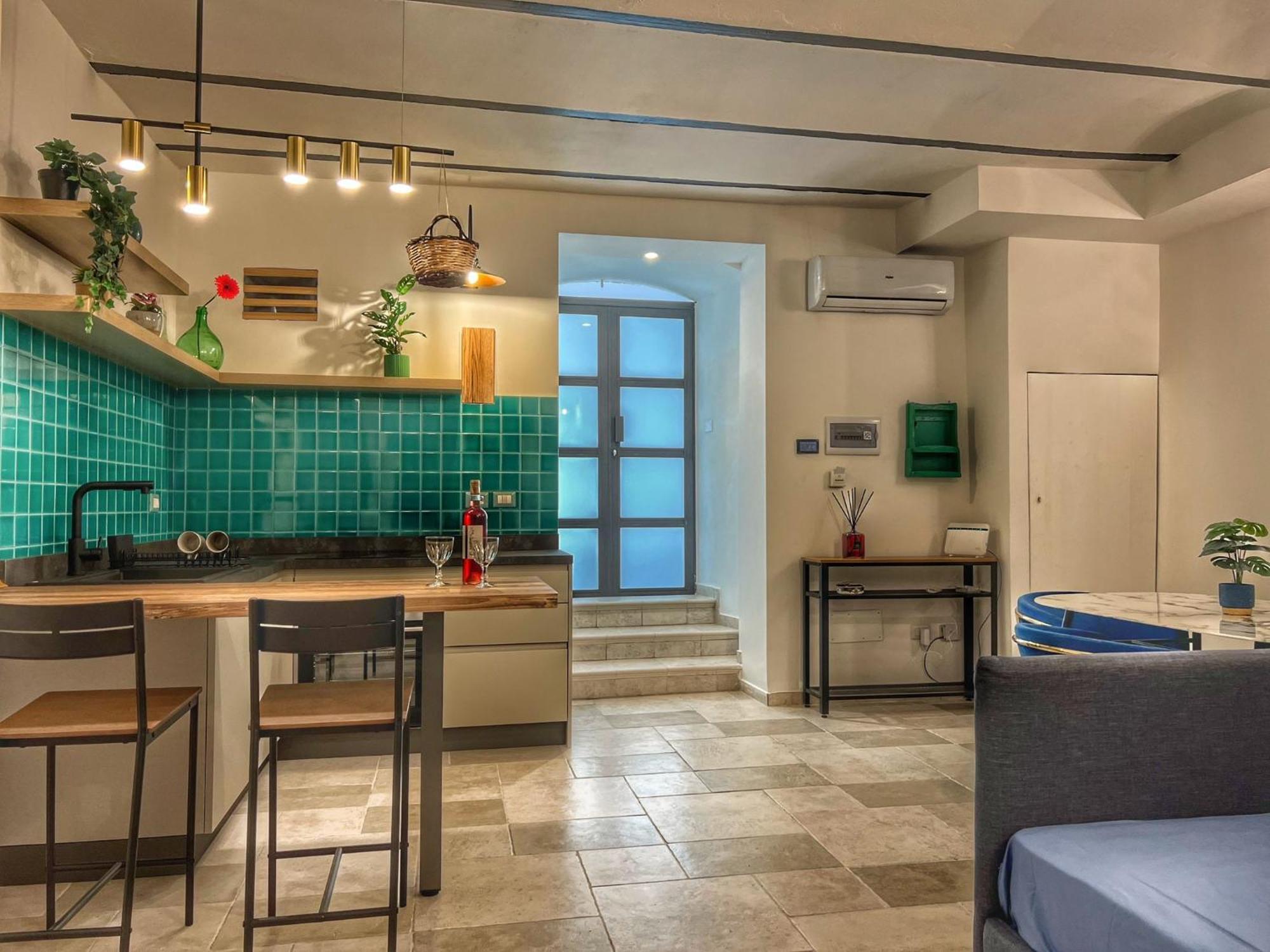 Amay City Suite Бари Экстерьер фото